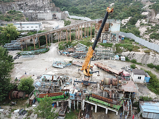 田灣核電砂石廠一級平臺棒磨機拆除現場